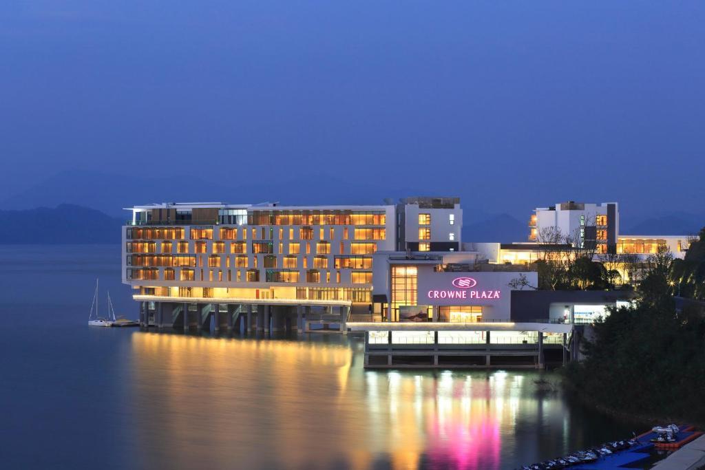 Crowne Plaza Huangshan Taiping Lake, An Ihg Hotel Exterior photo